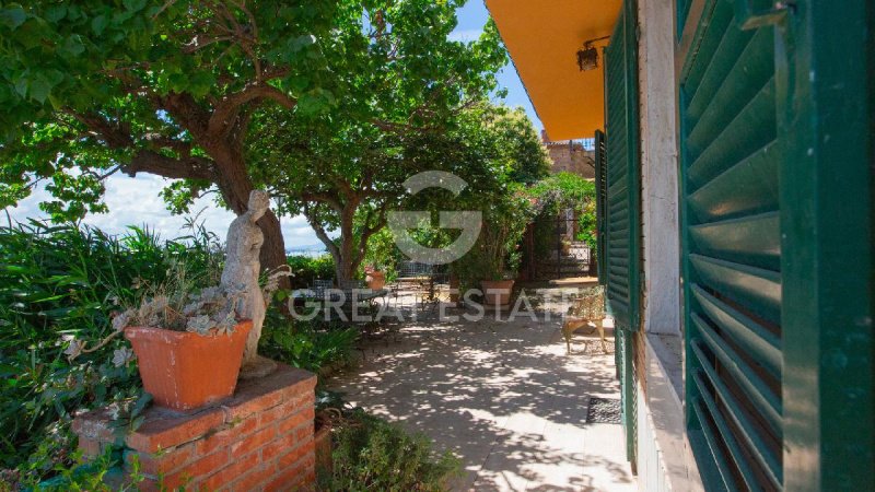 Historisch appartement in Passignano sul Trasimeno