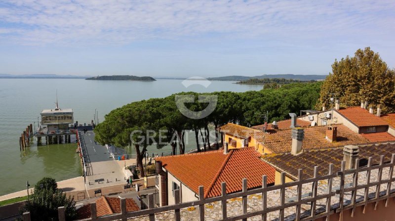 Apartamento histórico en Passignano sul Trasimeno