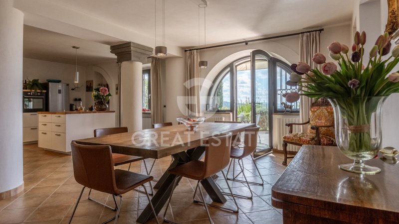 特拉西梅诺湖畔帕西尼亚诺别墅