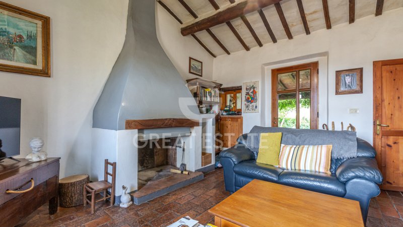 Klein huisje op het platteland in San Gimignano