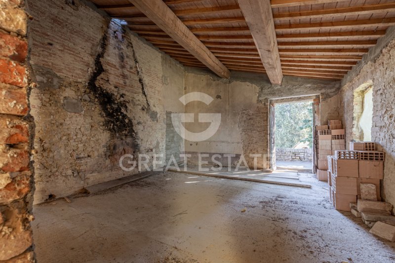 Отдельно стоящий дом в Кьюзи