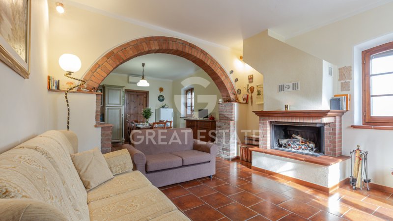 Отдельно стоящий дом в Кьюзи