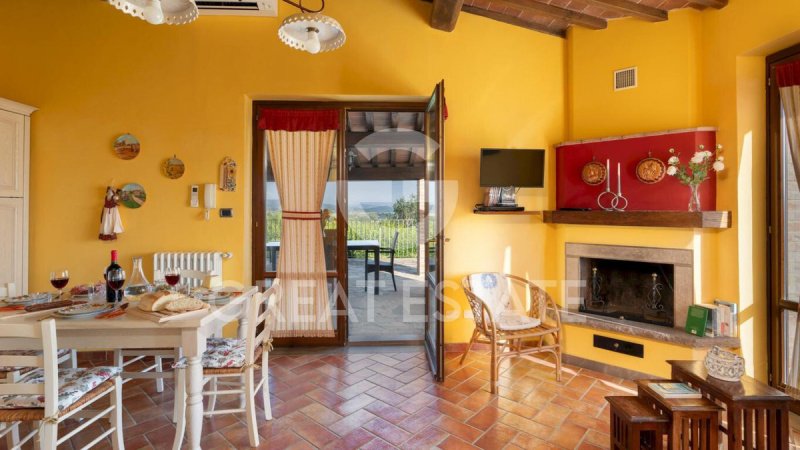 Klein huisje op het platteland in Volterra