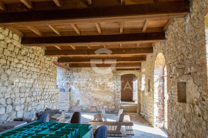 Klein huisje op het platteland in Ficulle