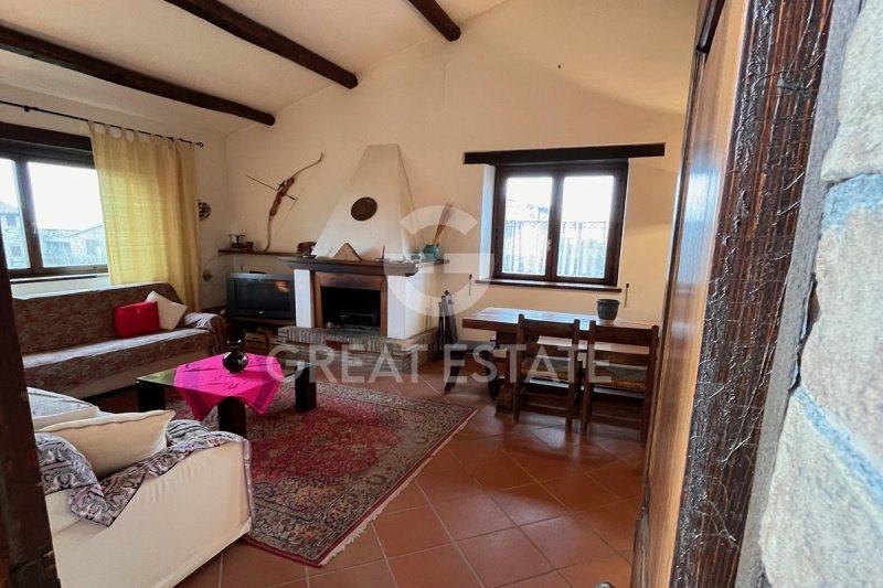 Klein huisje op het platteland in Ficulle