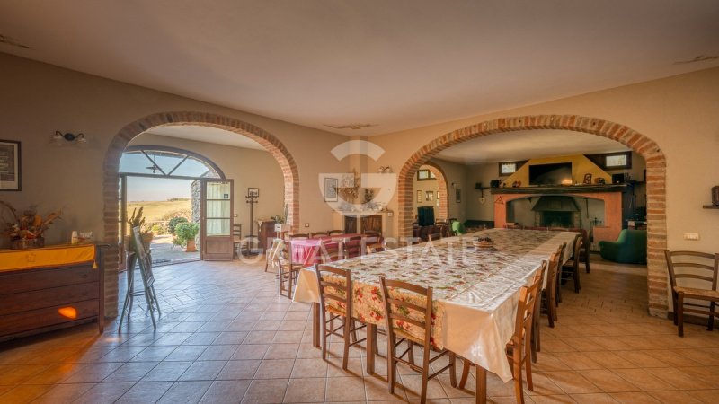 Klein huisje op het platteland in Paciano