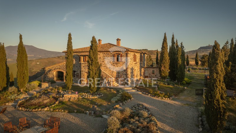 Klein huisje op het platteland in Radicofani