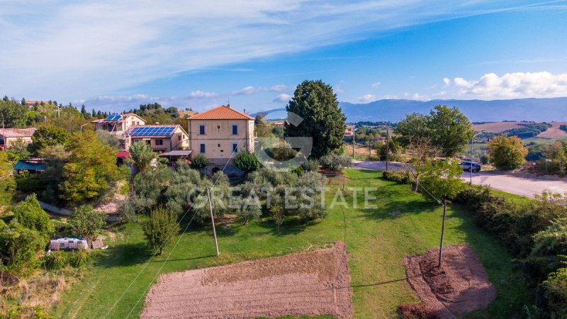 Farmhouse in Avigliano Umbro