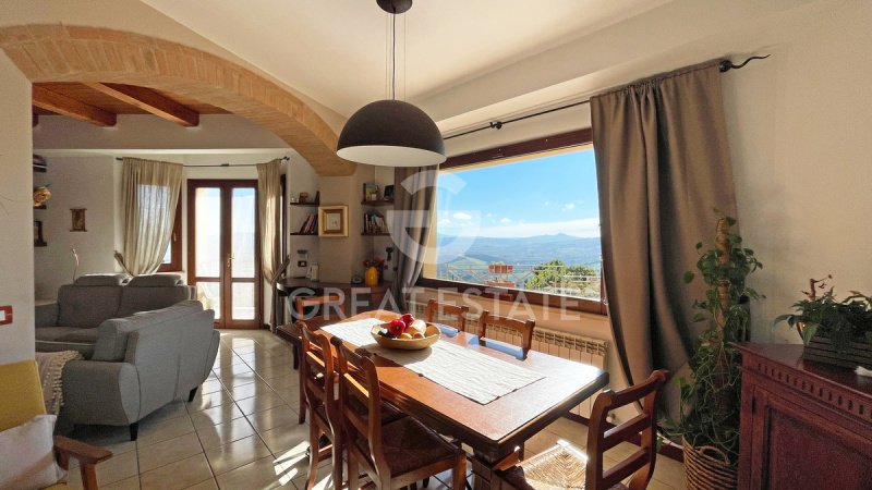 Многоквартирный дом в Кастильоне-д'Орчия