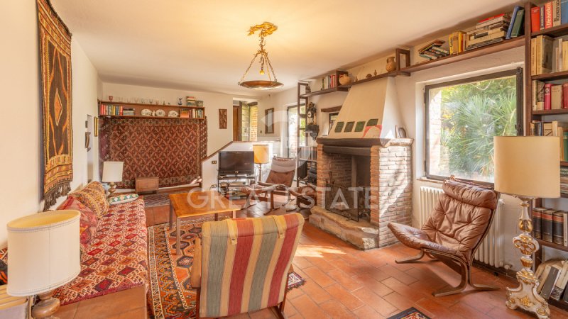 Отдельно стоящий дом в Монтегаббьоне