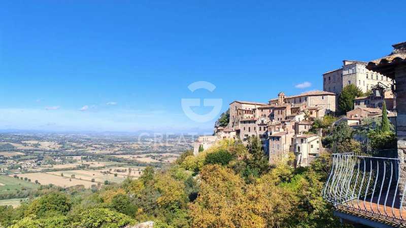 Historisk lägenhet i Todi