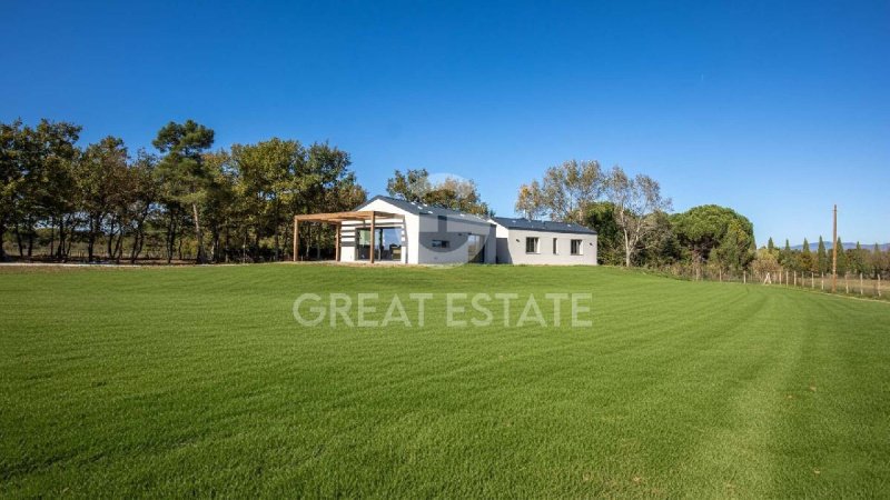 Вилла в Кастильоне-дель-Лаго