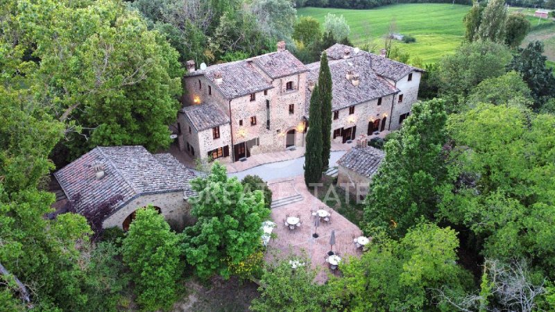 15 Bedrooms Farmhouse for sale in Umbertide [794836] | Gate-away®