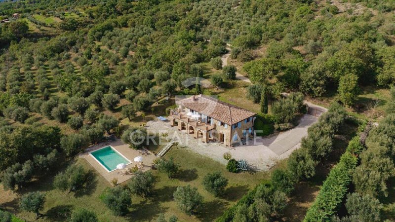5 Bedrooms Farmhouse for sale in Tuoro Sul Trasimeno [805143] | Gate-away®