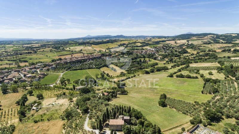 7 Bedrooms Farmhouse for sale in Torrita Di Siena [806840] | Gate-away®