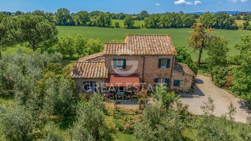 3 Bedrooms Farmhouse for sale in Castiglione Del Lago [808045] | Gate-away®