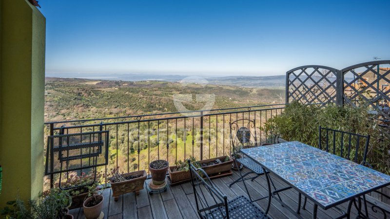 Edificio en Castel del Piano