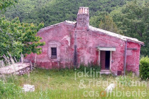 Klein huisje op het platteland in Trevi