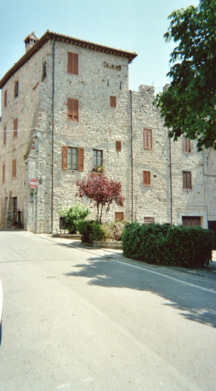 Историческое здание в Фратта-Тодина