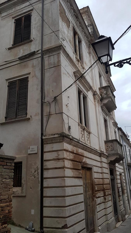 Historiskt hus i Città Sant'Angelo