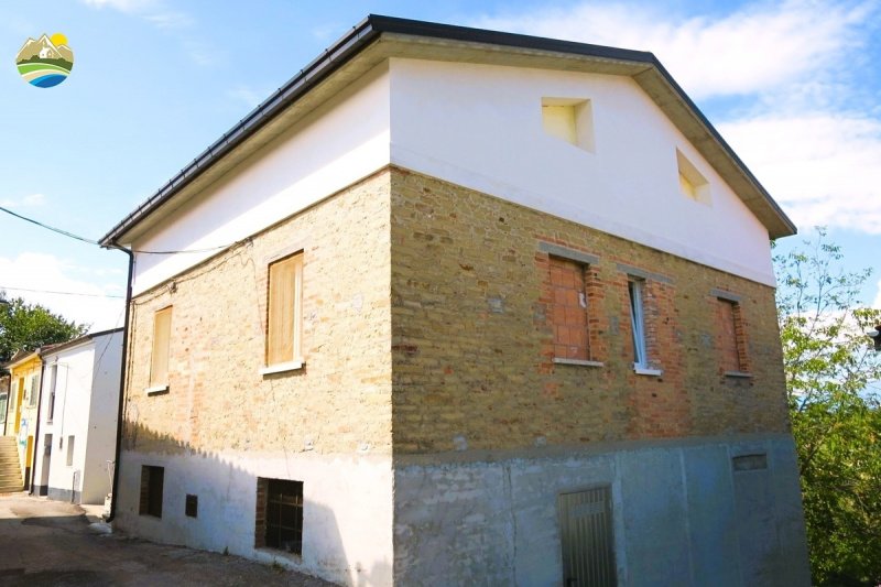 Detached house in Cellino Attanasio