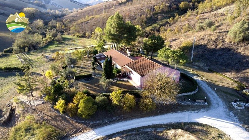 Casa di campagna a Pineto