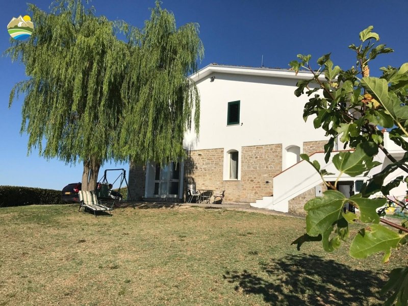 Hus på landet i Cellino Attanasio