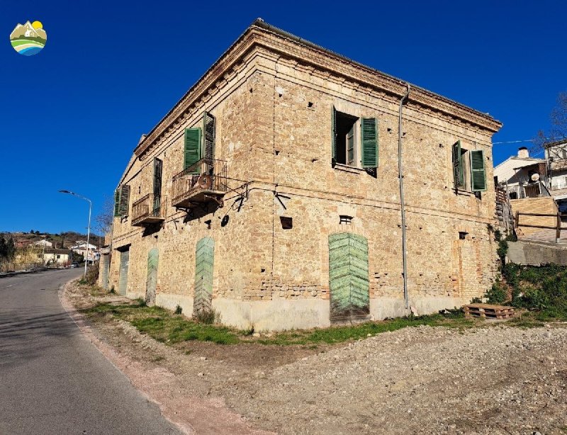 Einfamilienhaus in Cellino Attanasio