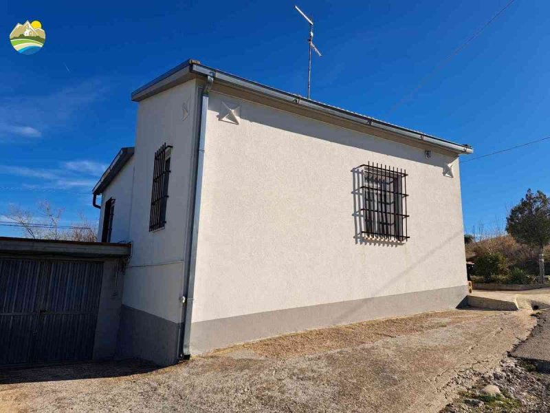 Huis op het platteland in Montefino