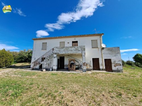 Huis op het platteland in Montefino