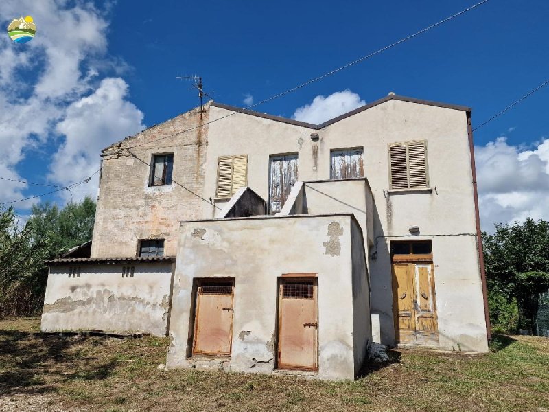 Country house in Penne