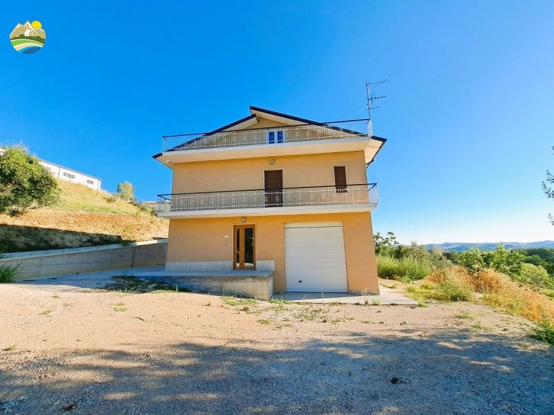 Huis op het platteland in Castiglione Messer Raimondo