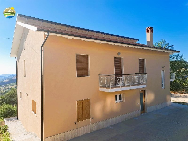 Casa di campagna a Castiglione Messer Raimondo