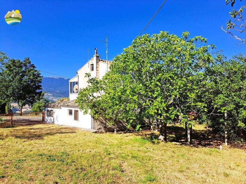 Country house in Castiglione Messer Raimondo