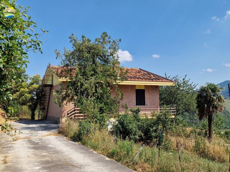 Casa di campagna a Castelli