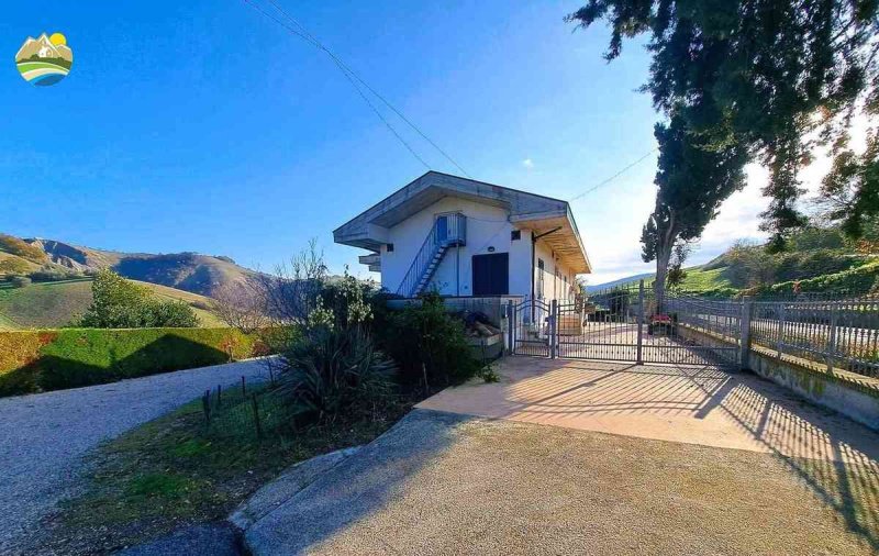 Casa de campo em Cellino Attanasio