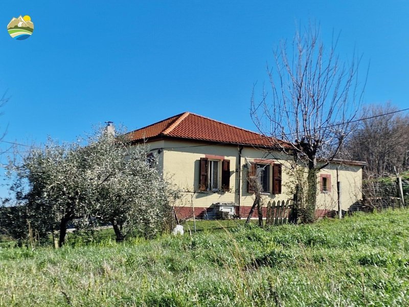 卡斯特利乡间房屋