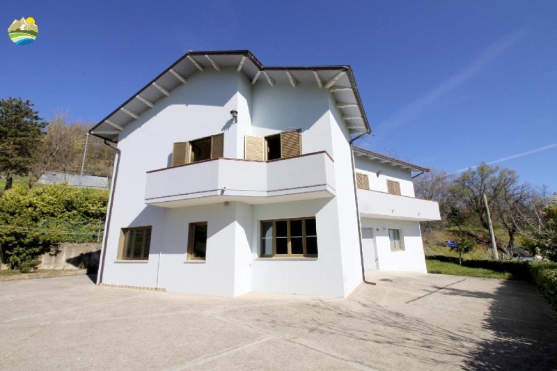 Maison de campagne à Castiglione Messer Raimondo