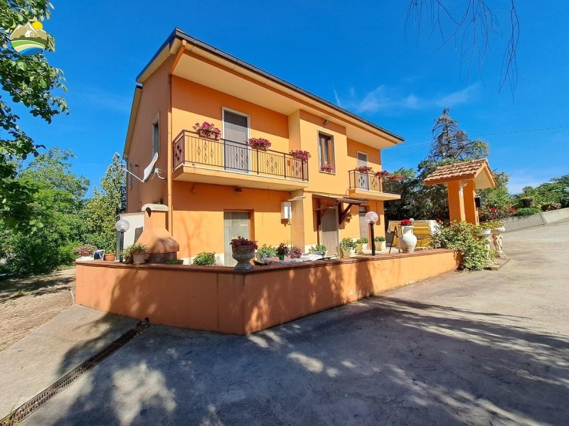 Maison de campagne à Castiglione Messer Raimondo