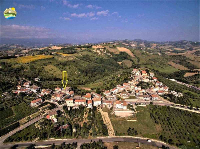 Hus från källare till tak i Montefino