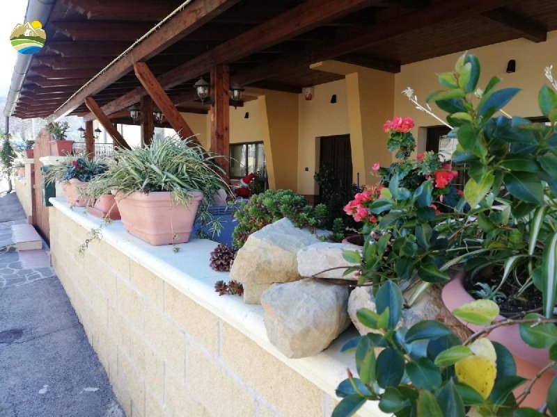 Hus från källare till tak i Montefino