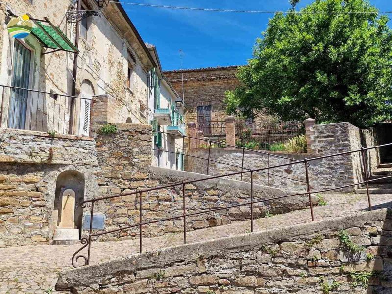 Casa semi-independiente en Castiglione Messer Raimondo