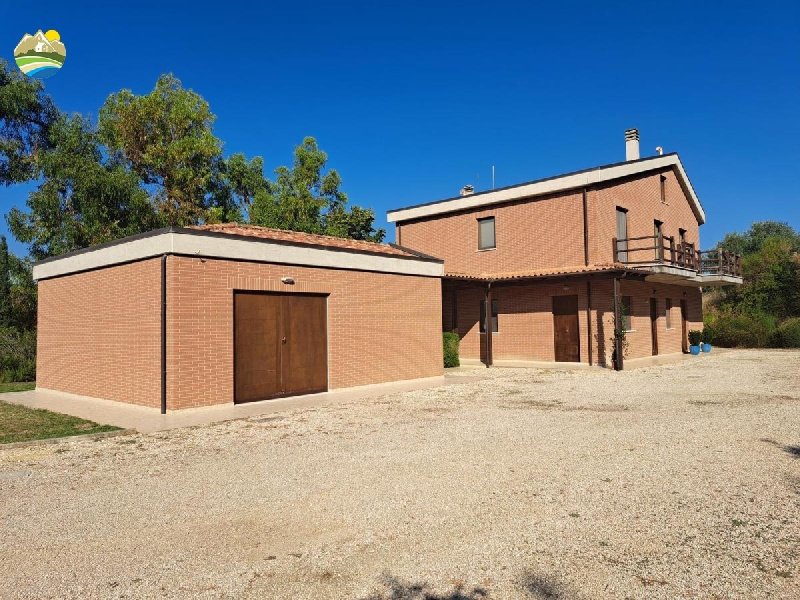 Villa in Collecorvino