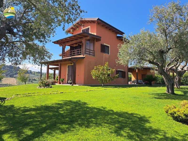 Villa en Cellino Attanasio