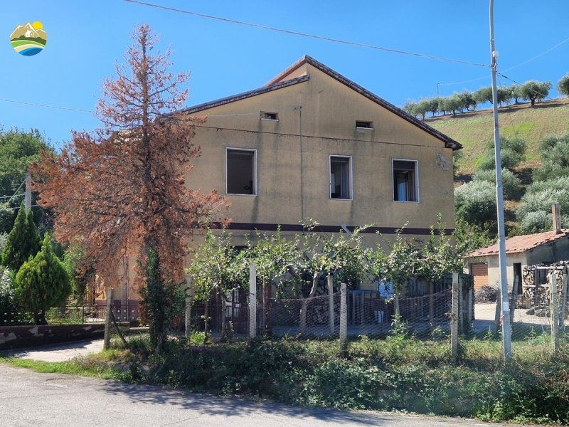 Casa di campagna a Bisenti