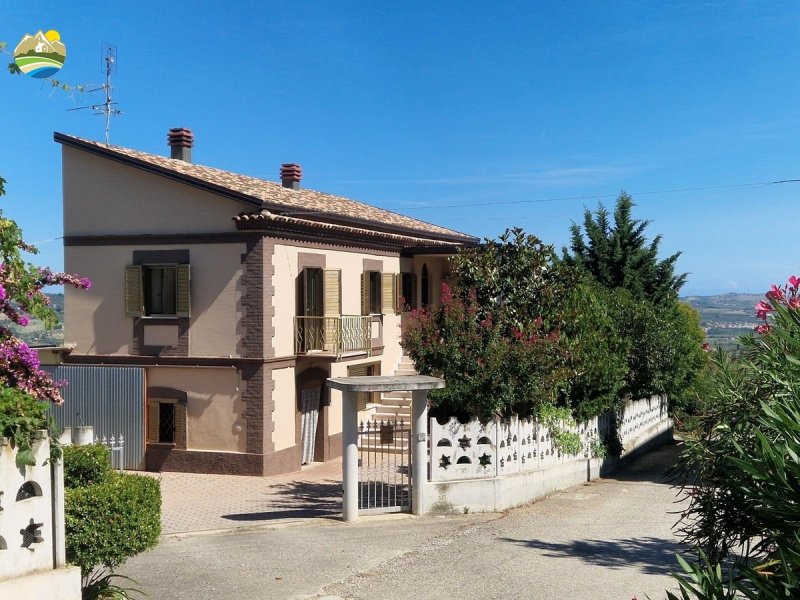 Casa de campo em Cellino Attanasio