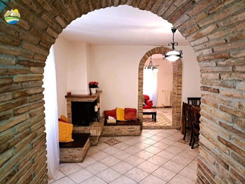 Semi-detached house in Penne