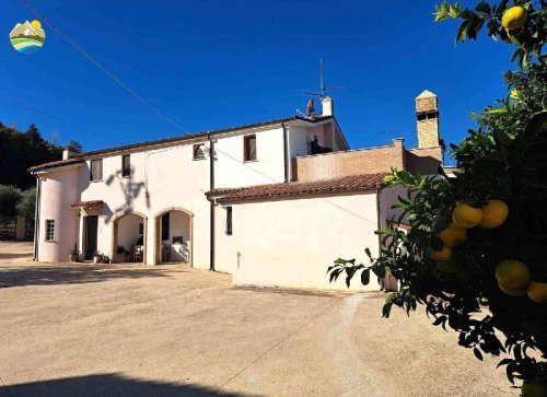 Casa de campo en Atri