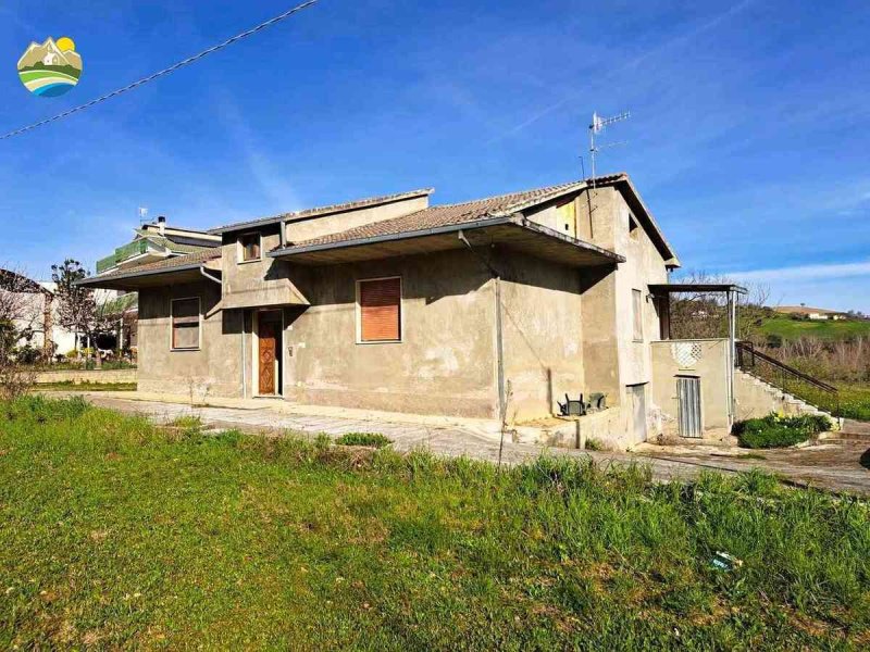 Einfamilienhaus in Castiglione Messer Raimondo