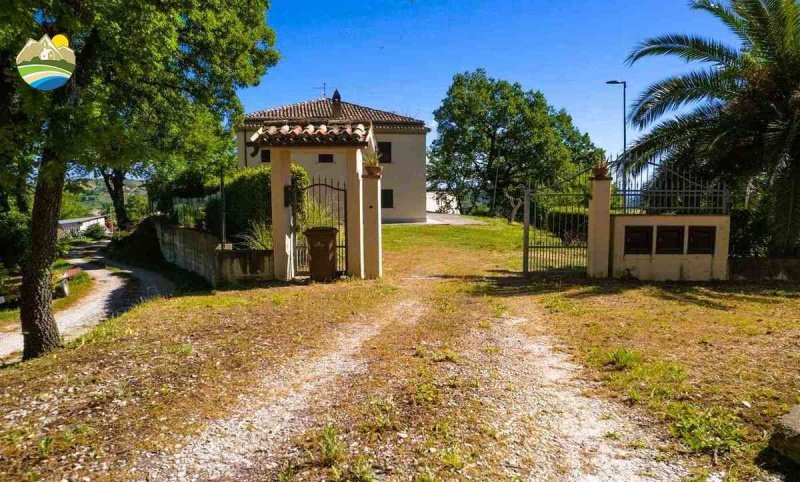 Country house in Cellino Attanasio